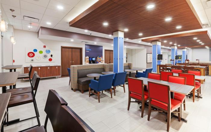 Holiday Inn Express & Suites - Lenexa - Overland Park Area By IHG