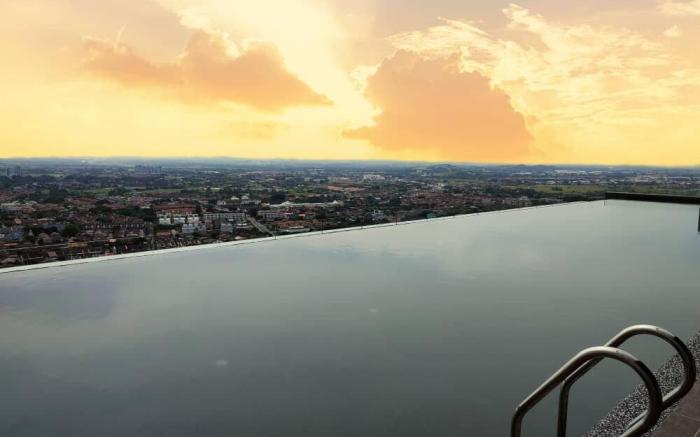 Sky Infinity Pool/2R2B/2-6pax/8minJonker/Malacca