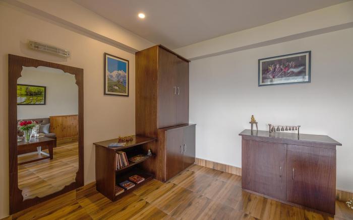 StayVista's Himalayan Horizon - Mountain & Valley-View Apartment with Heater