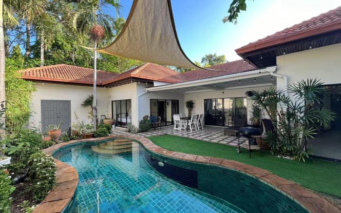 majestic residence 5 BR modern Villa,100m to beach
