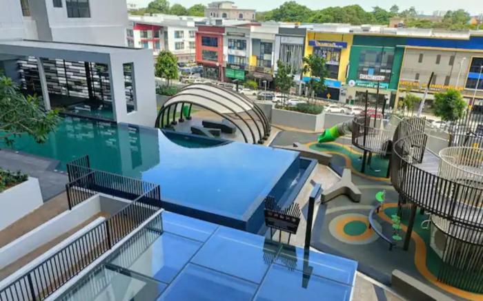 Sky Tree Studio apartment Bukit Indah with Netflix