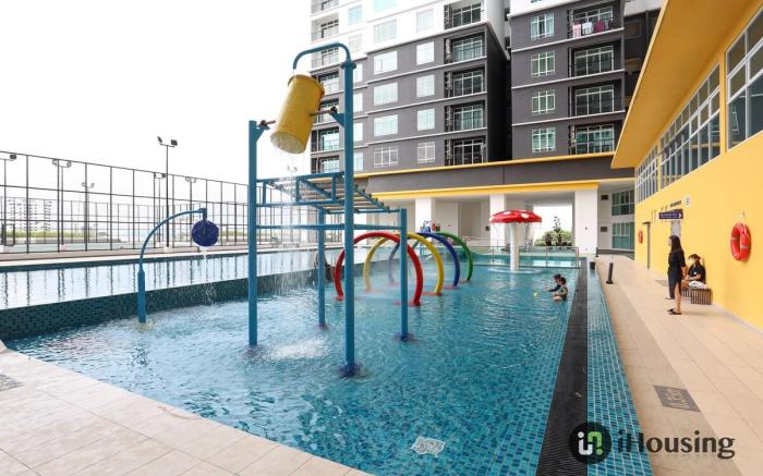 Novo 8 Family Suite 8min Aeon BM B2309 by iHousing