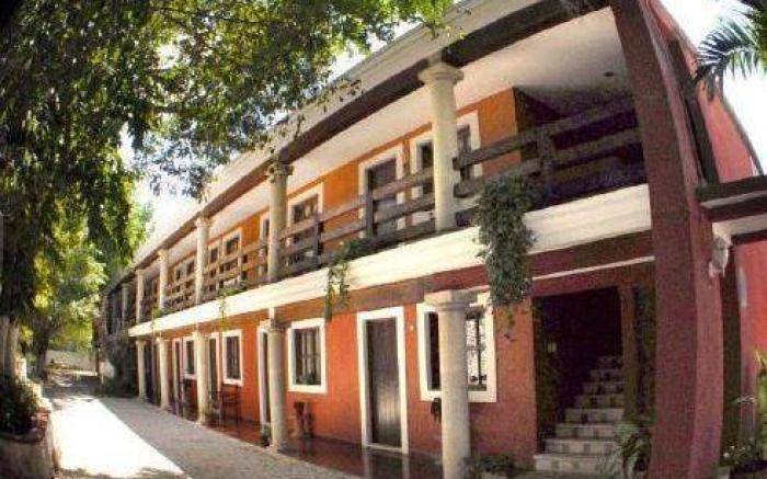 Hotel Holly