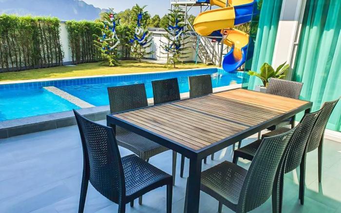 Teepakpoolvilla