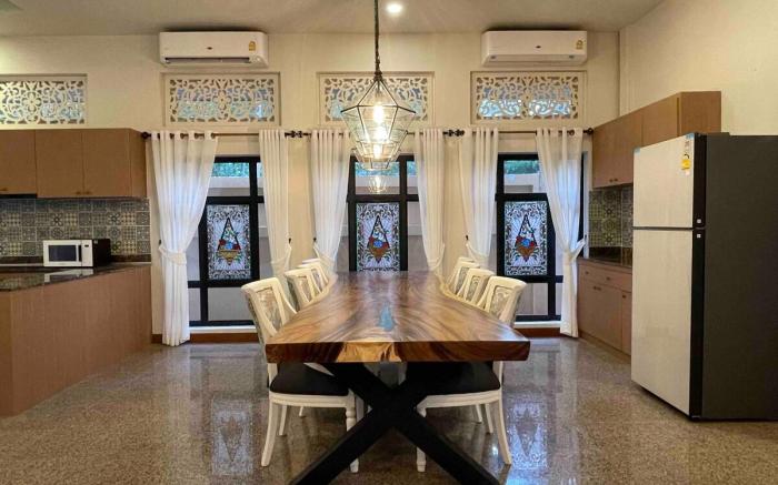 Luxury 4BR Pool Villa 300mBeach 2km walking street
