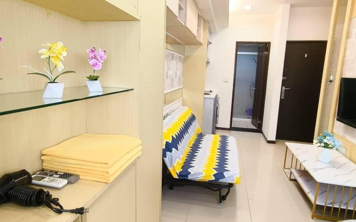 Ximending(Emei 61)-Free Drop-off Service, lift
