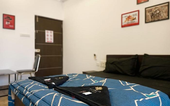 Ivy Pali Private Room with Balcony (Near Imagica)