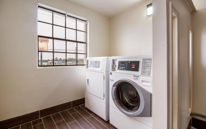 Red Roof Inn Houston East - I-10