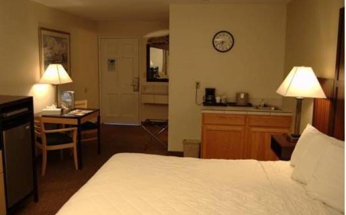 Sailor Jack Oceanfront Motel