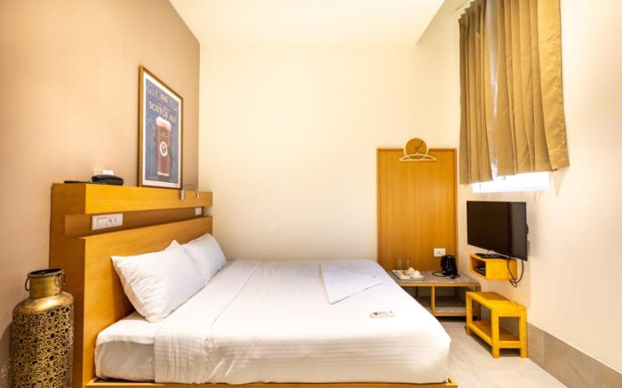 THE QUARTERS -BUSINESS HOTEL