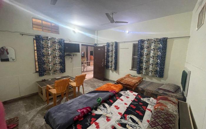 GARG COMPLEX GUESTHOUSE
