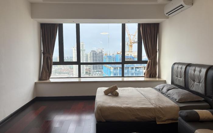 High Floor City View Studio R&F Princess Cove