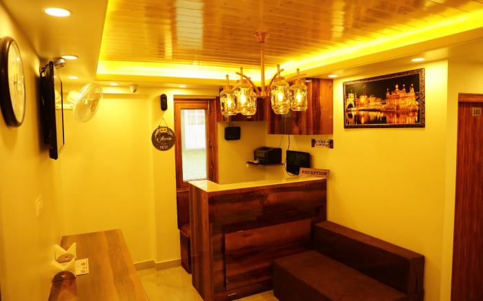 Dee ess residency by Lazygetaways