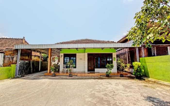 Hotel O Sengon Kostel Syariah
