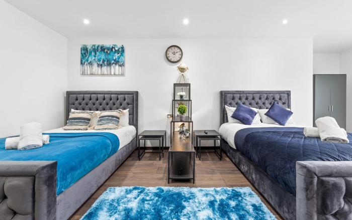 Modern Spacious Sleeps 4 Studio Golders Green