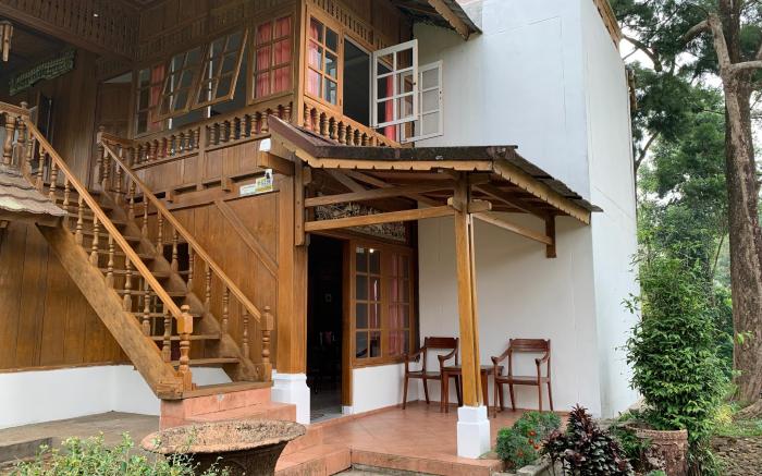 Villa Kayu Puncak by Henny Ariastoeti