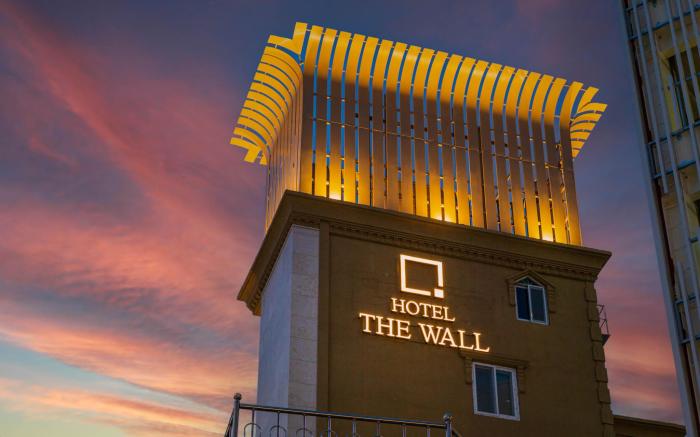The Wall Hotel