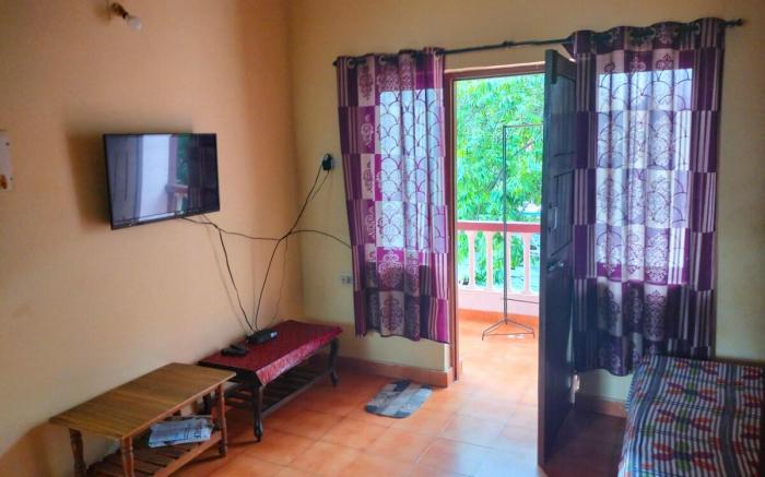 1 bhk ff wi-fi, inverter, parking nr Baga Beach