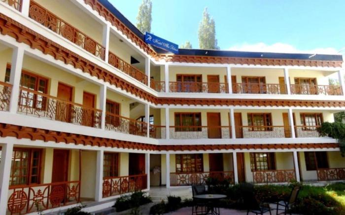 Hotel Abu Palace