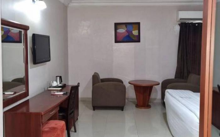 Denis Hotel
