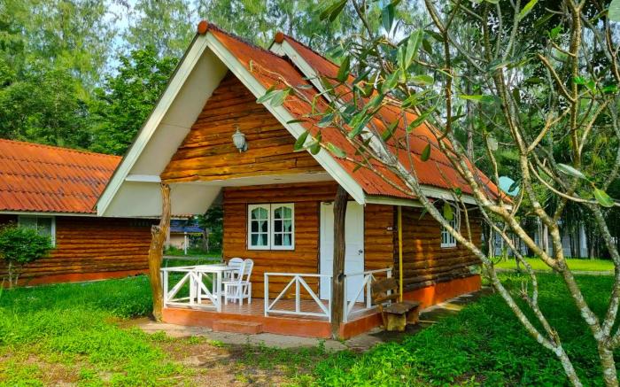 The Golden View Resort Suan Phueng
