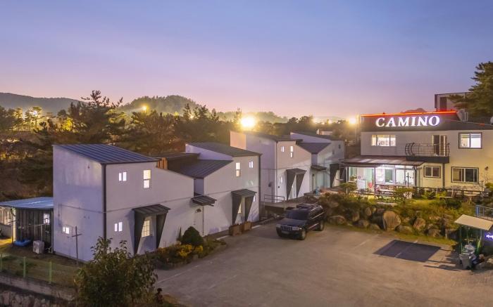 Gyepngju Camino Pool Villa