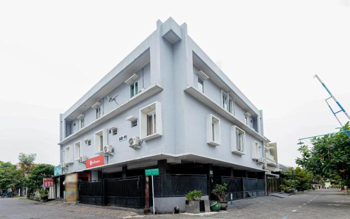 RedDoorz Syariah @ Delta Sari Aloha Waru