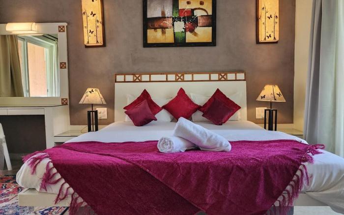 Beach 9 min walk 4br Villa with pvt pool and cook