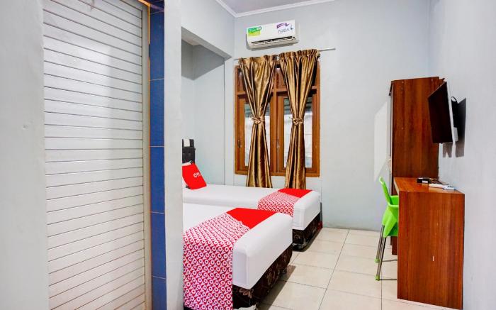 OYO 93071 Home Stay Kembar Syariah 