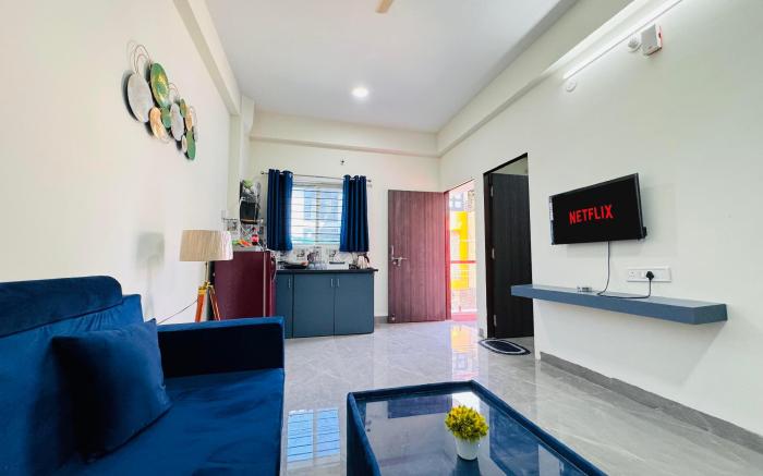 Home Escape 2BHK Apartment Near Bombay Hospital