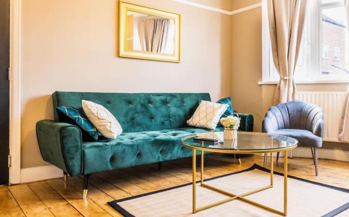 Prestigious 3Bed with Parking near Kingston Thames