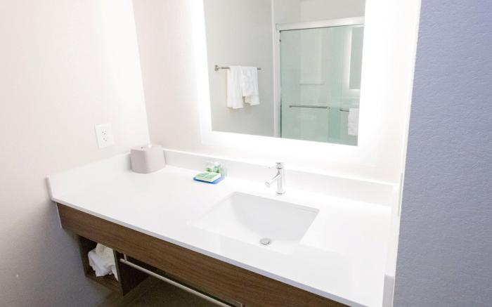 Holiday Inn Express & Suites Lexington NW-The Vineyard by IHG