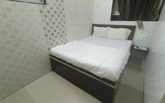 Hotel OVO Residency Near Masjid Bunder Station