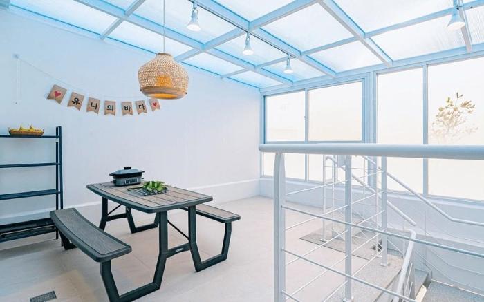 Pohang Uni’s Ocean Pool Villa