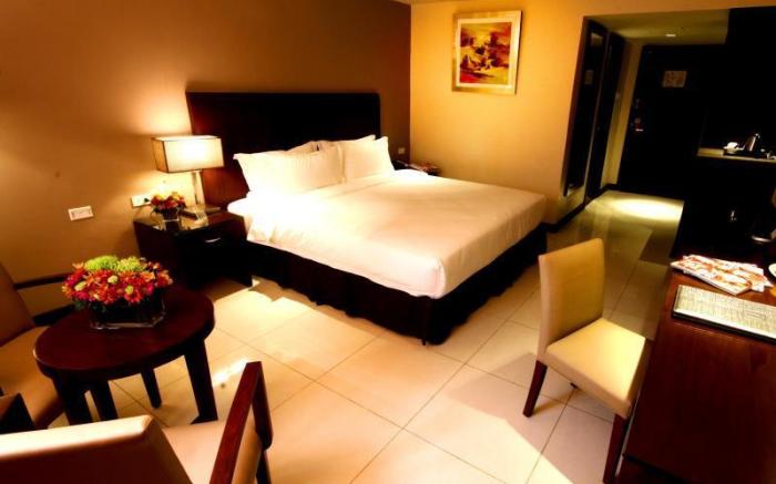 Mandarin Plaza Hotel