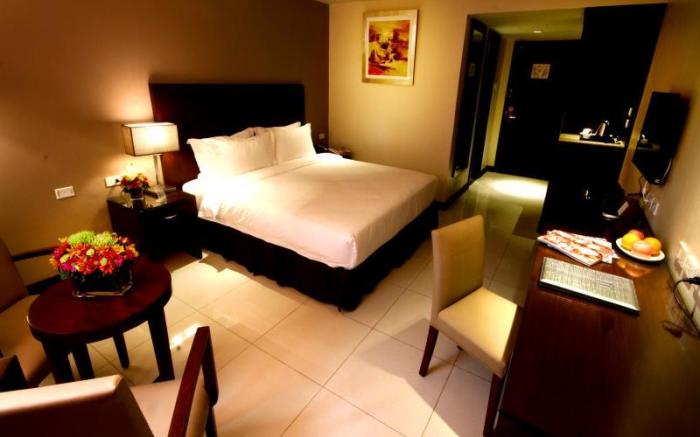 Mandarin Plaza Hotel