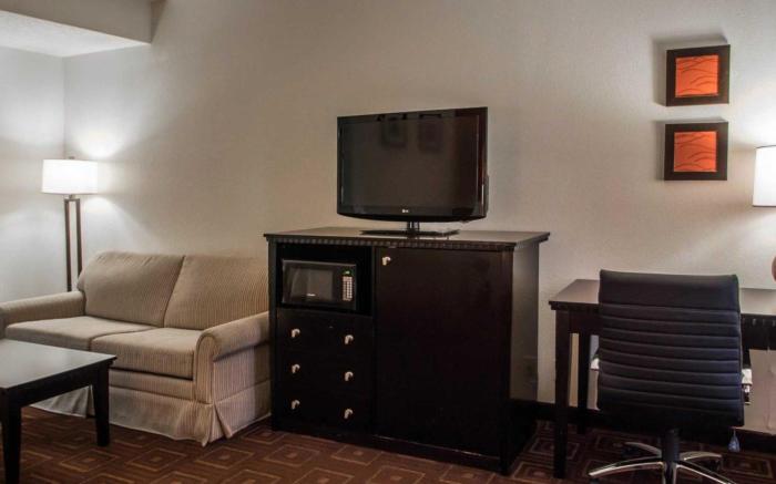 Quality Inn & Suites NJ State Capital Area