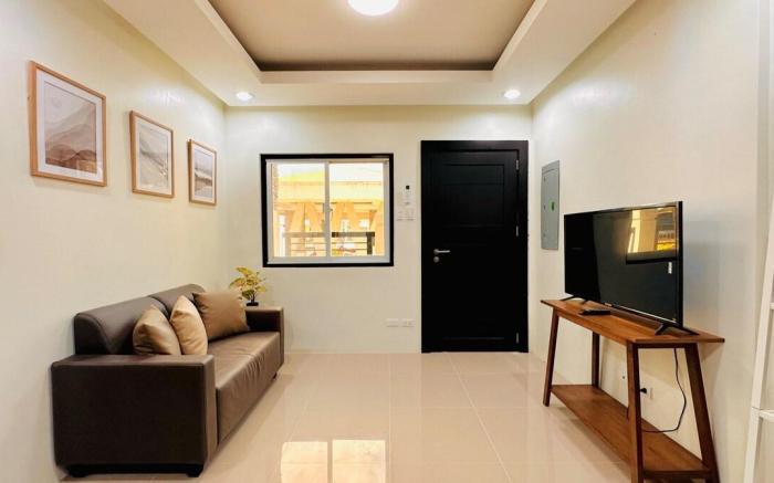 New Big Cozy 3 Bedroom House - Blue