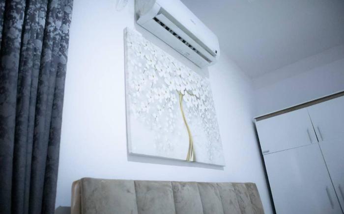 GOLDEN APARTMENT AJAH