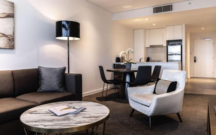KozyGuru | Chatswood Studio | Walk to Station