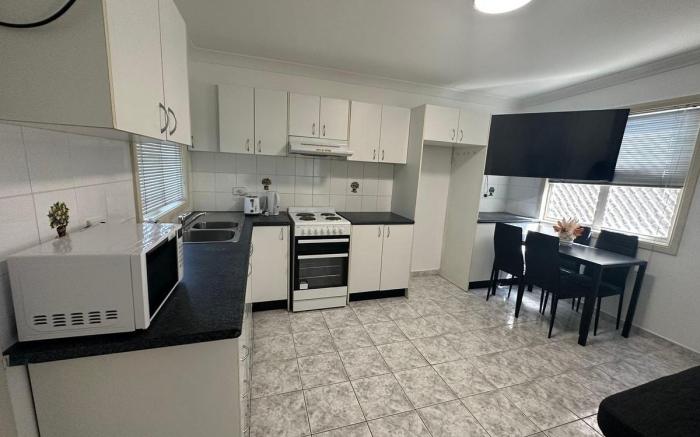 Fairfield Large 1B Granny Flat Sleep up to 4 ppl