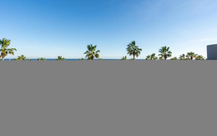 Beautiful suite on the beachfront 4