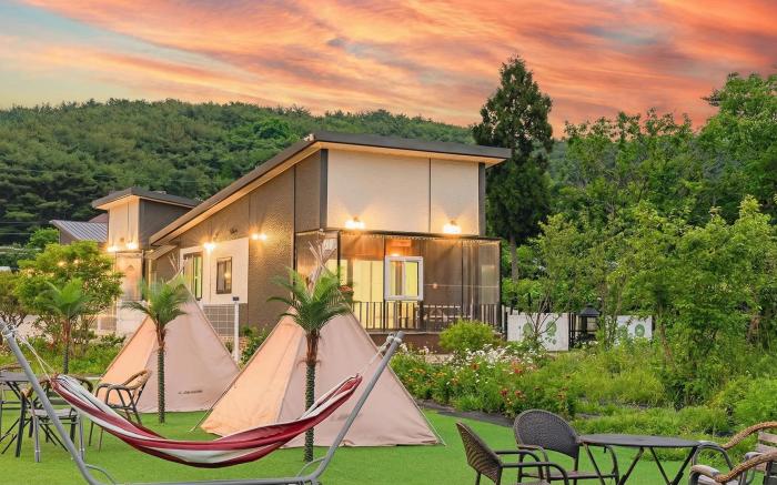 Anmyeondo Town 1967 Dog Pool Villa