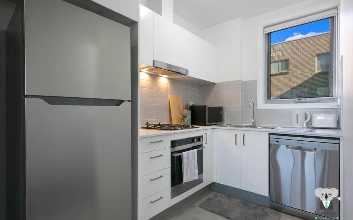 Wentworthville 2 Bed 1 Bath Apt Street Parking