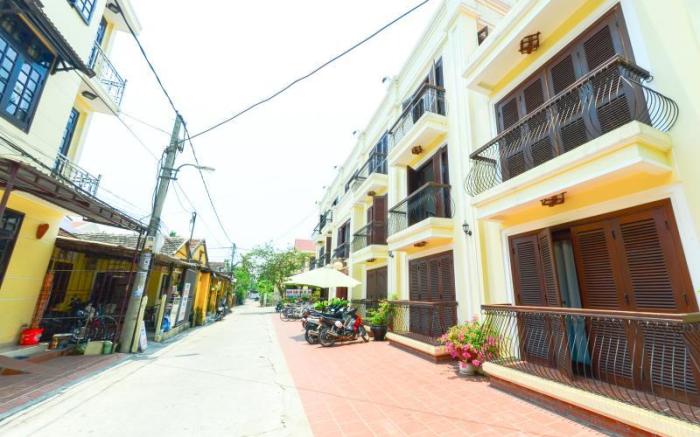 Golden River Hotel