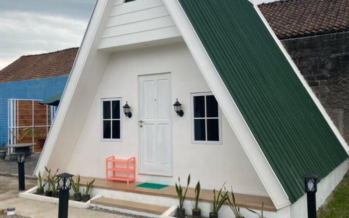 Tropical House and Mini Golf (Syariah)