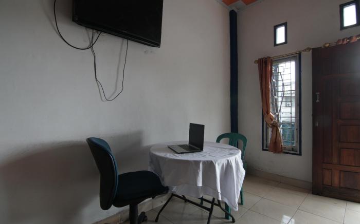 SPOT ON 93378 Lona Guest House Syariah