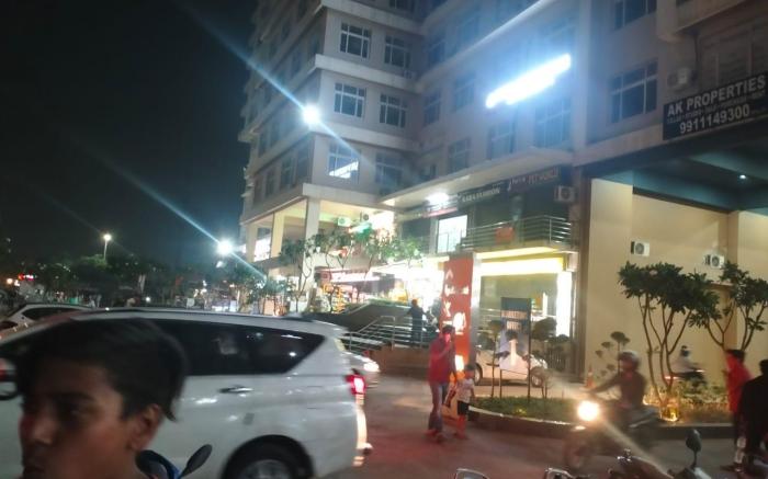 Rooms in greater noida near pari chowk