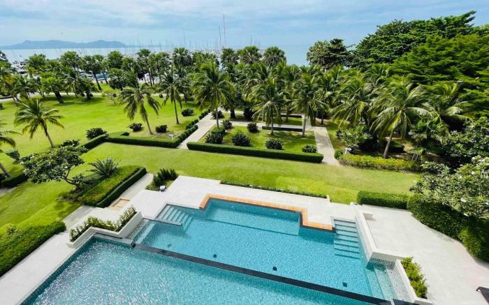O2 Luxurious Beachfront Penthouse Ocean portofino