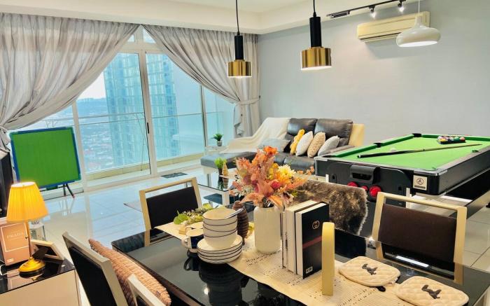 KSL Game Haven 4BR with 65'TV [PrivateLift]8-16pax